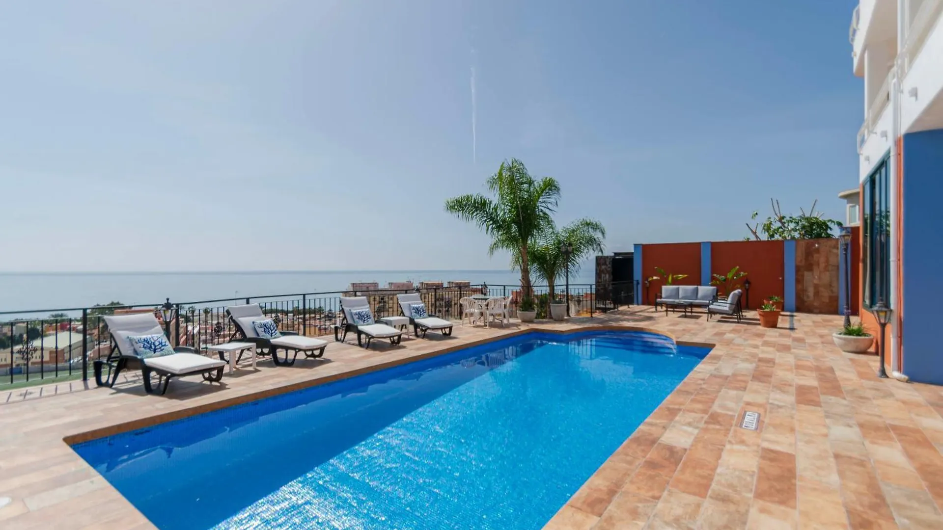 Mediterraneo Outdoor Pool location